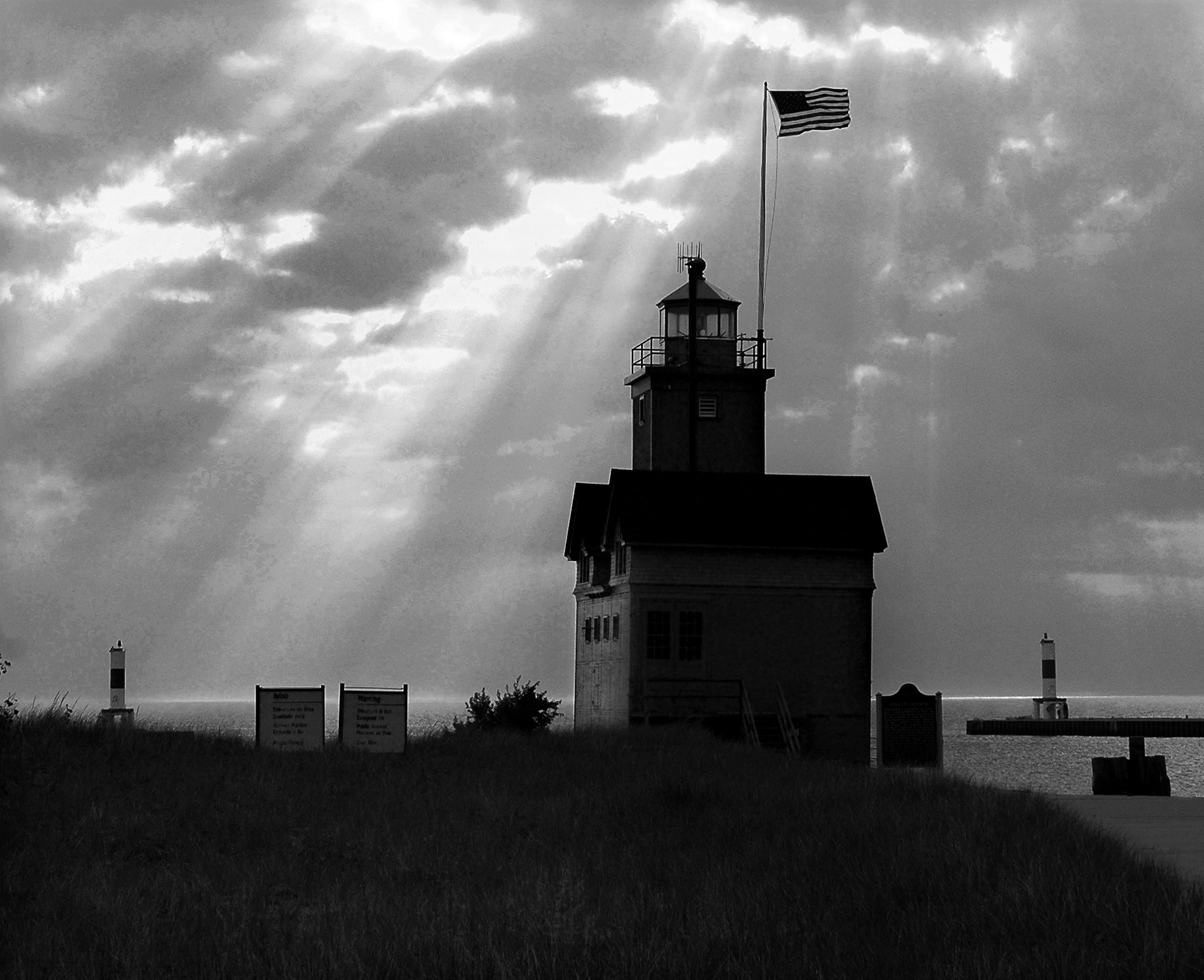HOLLAND HARBOR LIGHTHOUSE  MI